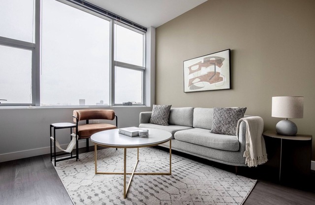 Inviting South Loop 1BR w/Rooftop, Gym & Pool, nr Train, by Blueground