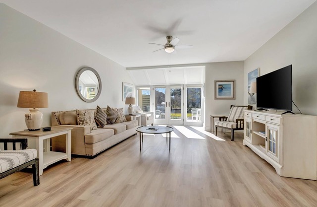 Inviting Vacation Haven: 2 Bedrooms, 2 Baths at Sandestin Golf and Beach Resort!