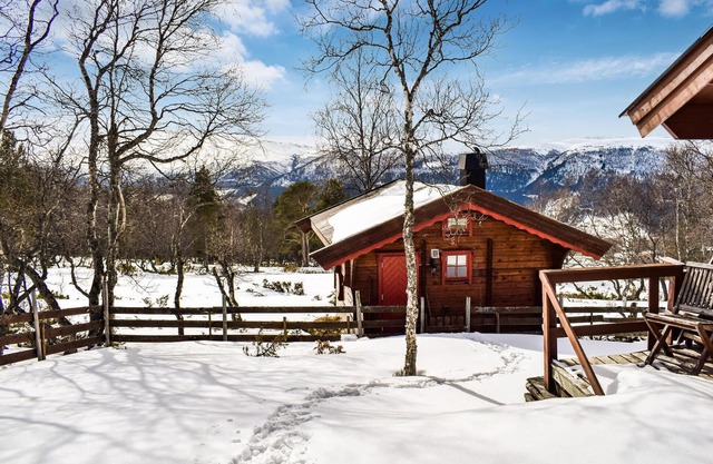 Inviting wooden cabin in Gudbrandsdalen.