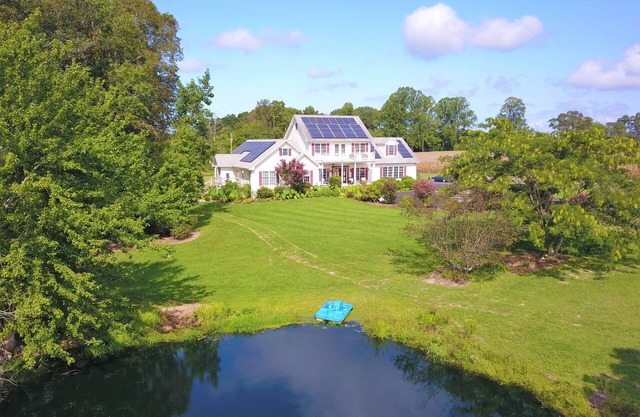 Iona Inn 1st floor bedroom with 1 double bed and private bathroom