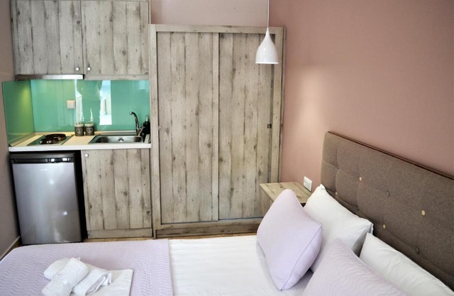 Ioni Rooms