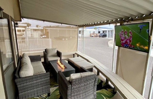Island Home in Lake Havasu City...Steps from Beach