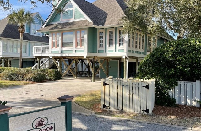 Isle of Palms Steps from the Beach, Great Family Location