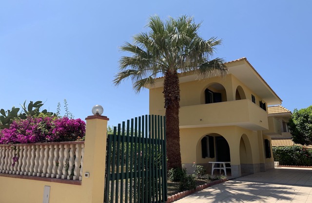 Ispica Mare: Big Villa near a sandy beach - 7 rooms - 6 persons