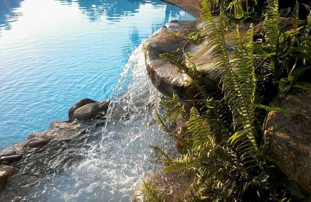 Italian Villa – Pool, Garden, Leisure and Comfort 8 minutes from the beach in Guarujá