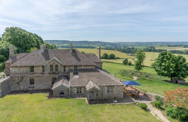 Ivy Cottage, Euridge - sleeps 9 guests in 4 bedrooms