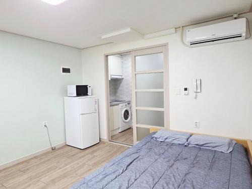 J 9-minute walk from Nakseongdae Station, quiet neighborhood studio