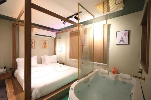 Jacuzzi Junction 5Min to airport
