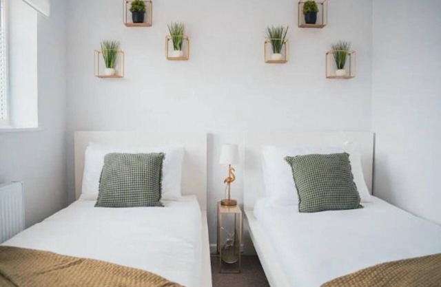 Jade 2Bed house sleeps 6, Dog Friendly, with garden and parking