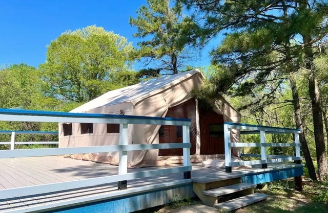 Jade Safari Tent - One Bedroom Resort, Sleeps 6