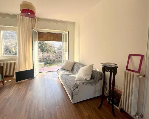 Jade Valbrona Apartment