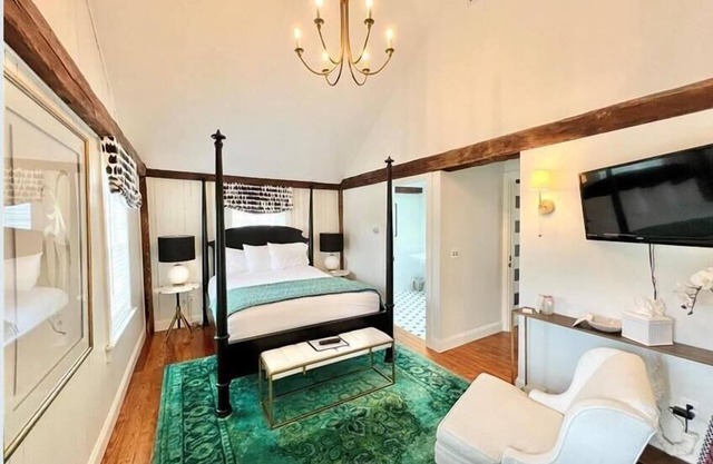 James Pharmacy Bed & Breakfast
