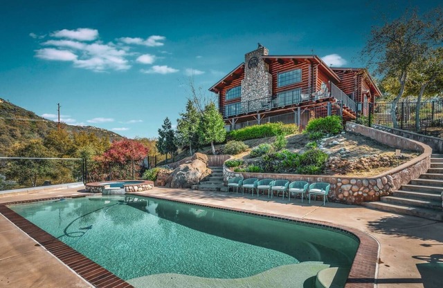 Japatul House-Log Mansion w Pool, HotTub, Disc Golf-Check Google 5 Star Reviews!