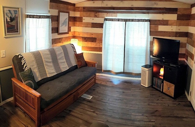 Jay Cooke Cottage: winter trails, pets welcome, large yard & firepit