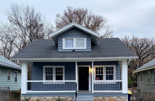 Jazzy Charmer located in the Heart of Kansas City, MO., & Close To Everything KC