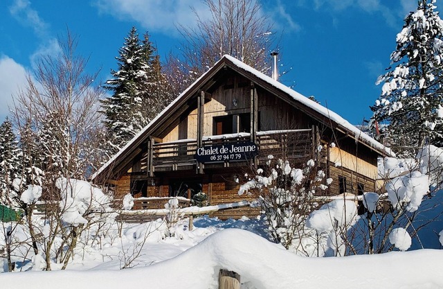Jeanne's chalet with WIFI, JACCUZI & private SAUNA 2 min from the ski slopes