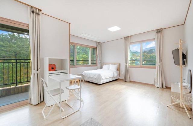 Jeju Gwaneumsa Ganeun gil Pension