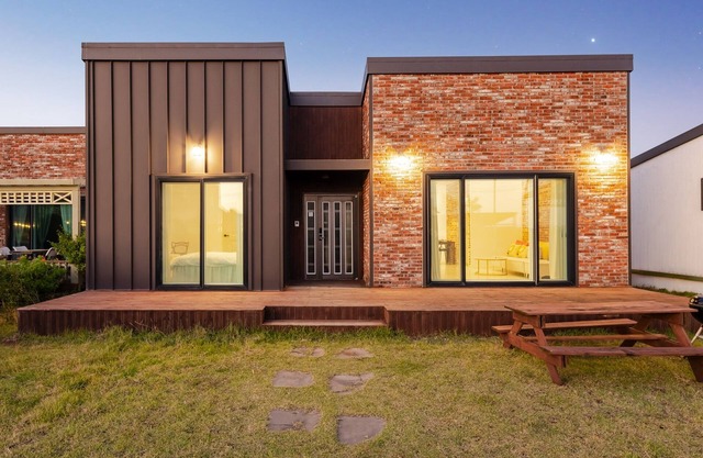 Jeju Pureunbada Pet Dokchae Pension