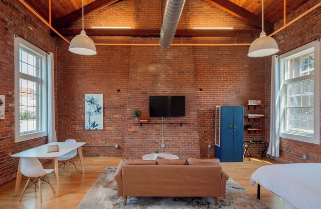 Jennifer's Historic Brick Riverfront Loft Apartment