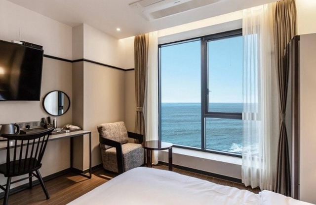 Jeongja Beach Brown Dot