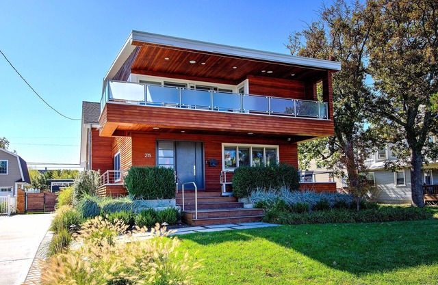 Jersey Shore Beach House. OCEAN VIEW! 4 Bedroom Modern Home Walk to Beach