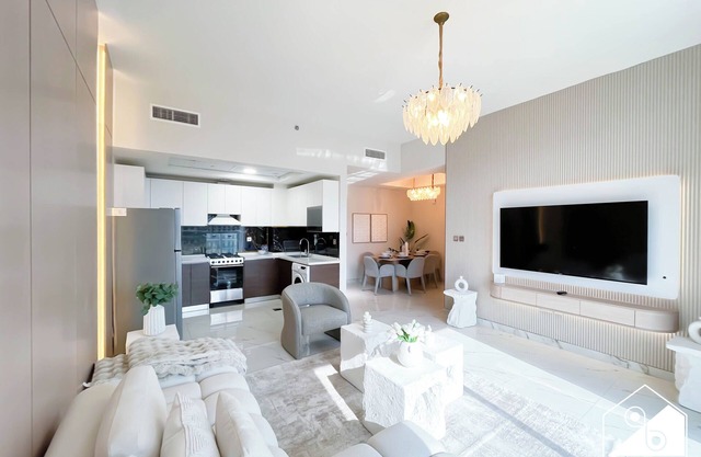 Jewelz Luxury 2BR Balcony, Pool & Garden Views