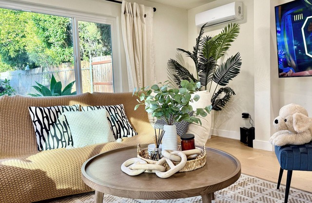 Jie’s choice- Contemporary Elegance in Altadena