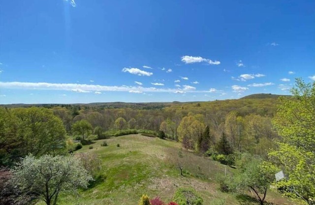 Jim & Pat’s Litchfield Hills Lookout on 4.3 acres