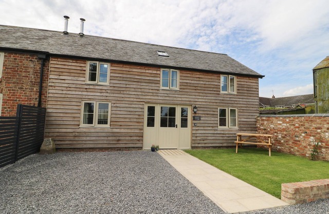 JOINERS COTTAGE, family friendly, with open fire in Seaton Ross