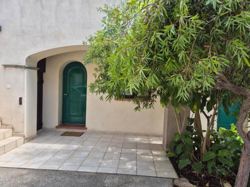 Joli appartement climatisé avec terrasse à moin 10 minutes à pieds de la plage