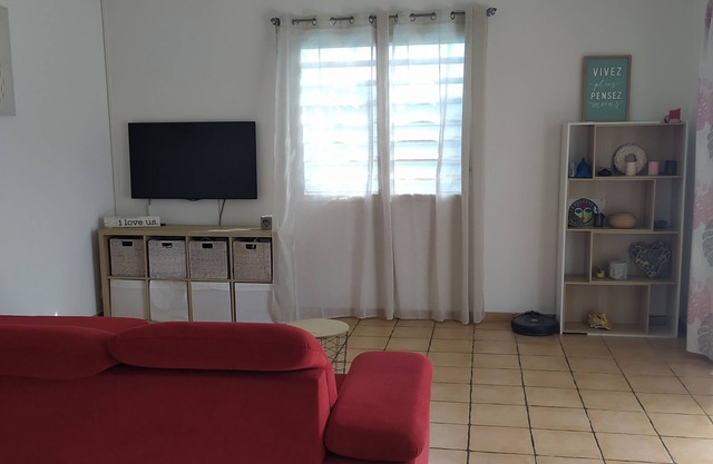 Jolie Maison Avec Piscine a Louer a Saint François le Mois D'août