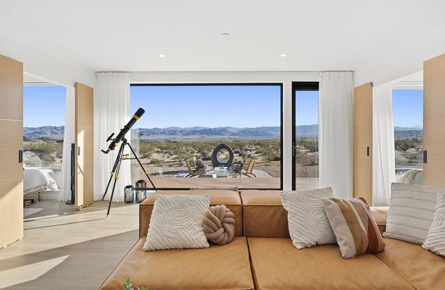 Joshua Tree Off-Grid Container Home