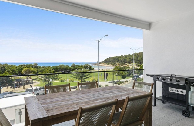 Joy Apartment 1 - Brand New Beachfront Apartment, Views, Linen, WIFI and More