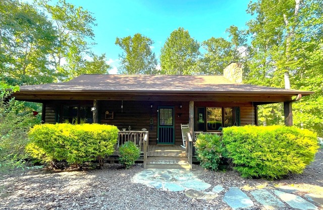 JR's Cabin in Riverbend at Lake Lure