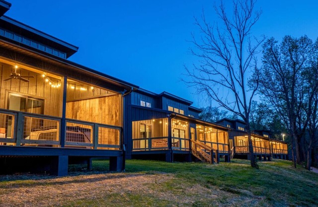 Juneburger Chalet on The Watauga River