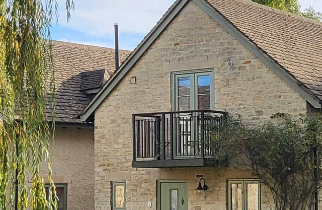 Juniper House Cottage in the Cotswolds on award winning Lower Mill Estate.