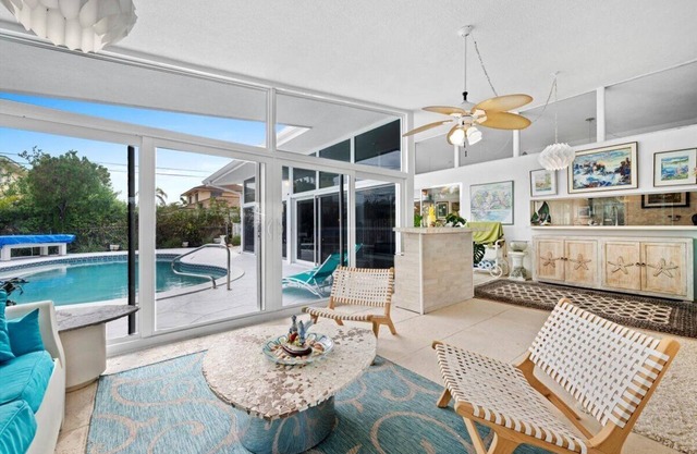 Juno Beach Coastal Pool Home - 1/4 Mile from the Beachn