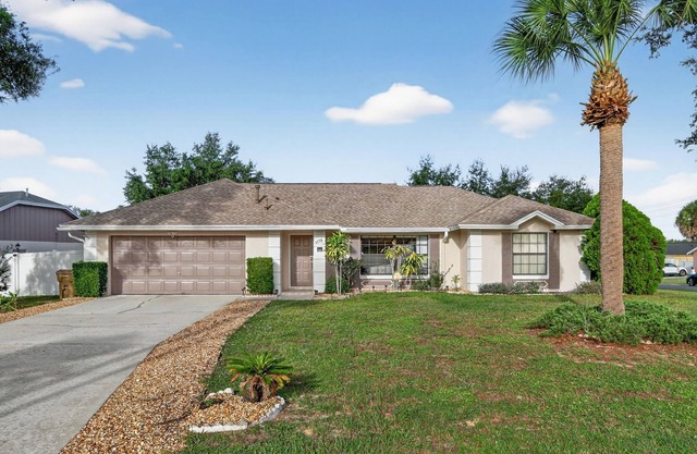 Just 3 mi. to Disney, pool (w/full privacy fence), grill, games room, 4 TVs