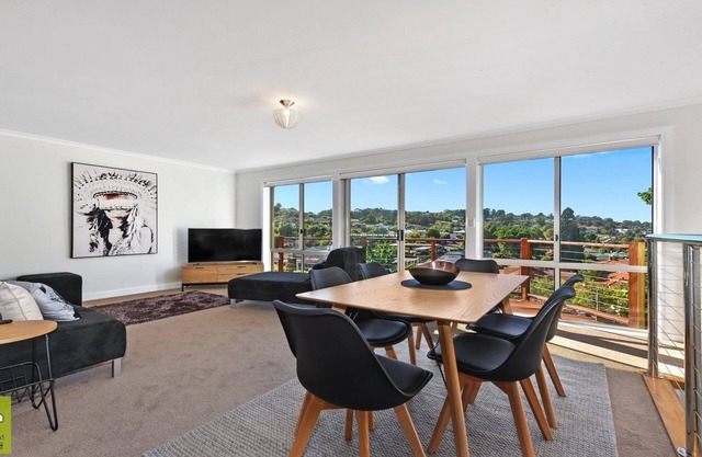 Just a stone's throw away from central Launceston.