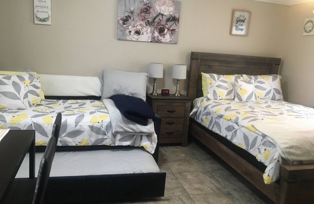 Just Like Being At Home- Newly Renovated Unit