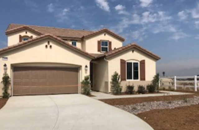 Just like being at home! (3 Bedrooms) w/ Access to park with a walking trail.