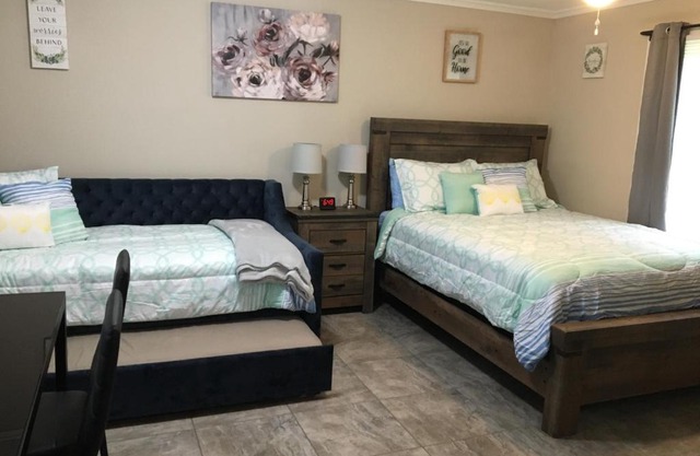 Just Like Being at Home- Newly Renovated Unit