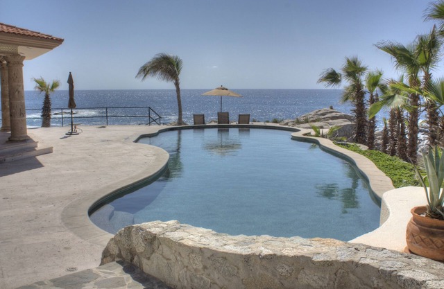 Just Steps From The Beach! No construction noise anymore.