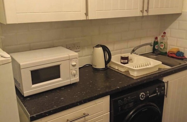 🏡 Kaffuhsmartt: Peaceful Family Retreat Near Shops & Transit