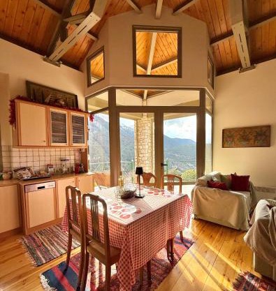 Kalavryta Villa Nano with fireplace and next the Ski Centre