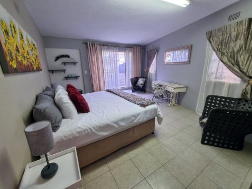 Kaleaba Bachelor Unit