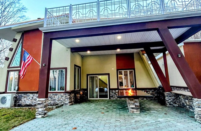 Kaleidoscope Cottage, near Outlets, and all that Poconos has to offer