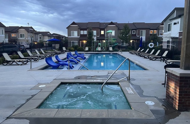 Kamara’s Family Townhome. Pet friendly