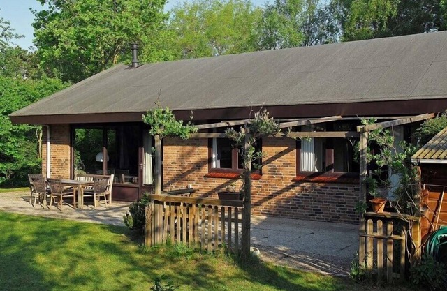 Kamperfoelieweg 13 family bungalow near the North Sea beach