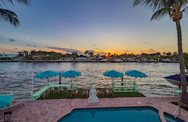 Kanda Zen Apt 4 - Luxury pool & water views